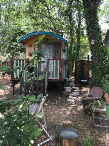 Saint-Paul-en-Forêt "La Brindille" Roulotte Tzigane De Charme Hebergement Insolite מראה חיצוני תמונה